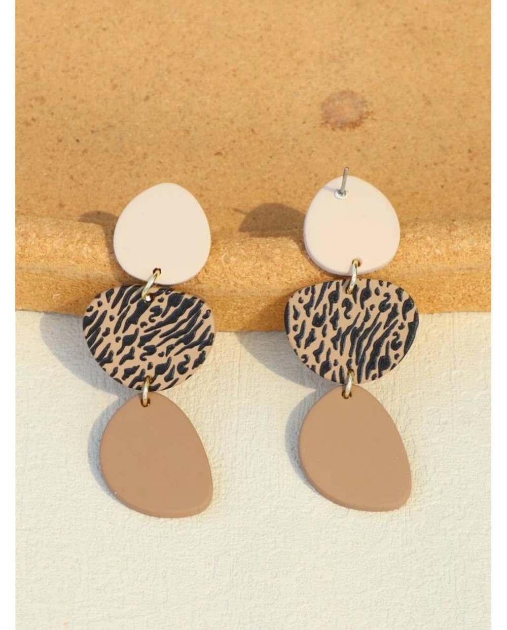 Boucles D'oreilles Pendantes Rétro Goutte - Gravure Léopard Et Fleur - Modèle 462 - Occasion